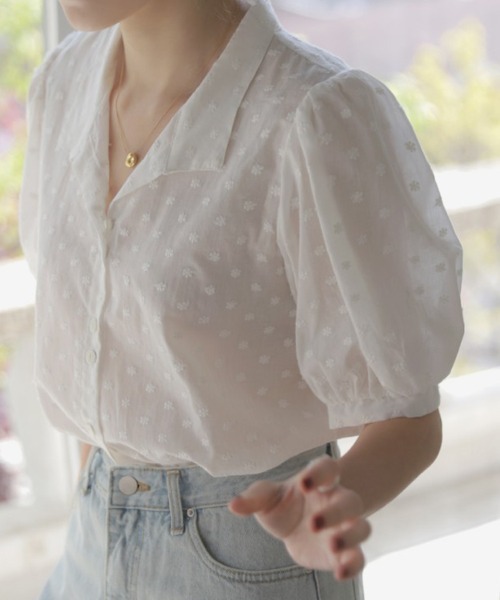 mielu(ミエル)の「フラワーシアーパフ袖ブラウス(シャツ/ブラウス・レディース・ホワイト・LARGE/MEDIUM)」の2枚目の写真