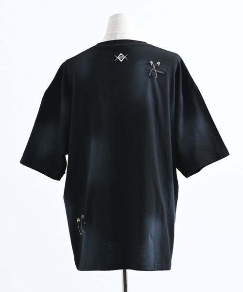 REFLEM（レフレム）の「『REFLEM/レフレム』顔料加工ダメージTシャツ/ハーフスリーブカットソー（Tシャツ/カットソー・レディース・ブラック×ホワイト/ブラック×レッド/グレー・FREE）」の19枚目の写真