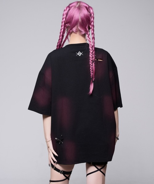 REFLEM（レフレム）の「『REFLEM/レフレム』顔料加工ダメージTシャツ/ハーフスリーブカットソー（Tシャツ/カットソー・レディース・ブラック×ホワイト/ブラック×レッド/グレー・FREE）」の10枚目の写真
