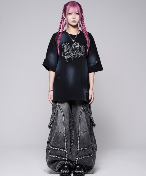 REFLEM（レフレム）の「『REFLEM/レフレム』顔料加工ダメージTシャツ/ハーフスリーブカットソー（Tシャツ/カットソー・レディース・ブラック×ホワイト/ブラック×レッド/グレー・FREE）」の6枚目の写真