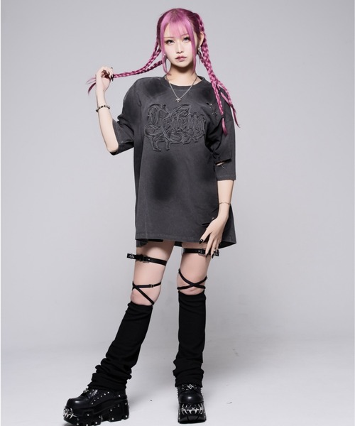 REFLEM（レフレム）の「『REFLEM/レフレム』顔料加工ダメージTシャツ/ハーフスリーブカットソー（Tシャツ/カットソー・レディース・ブラック×ホワイト/ブラック×レッド/グレー・FREE）」の15枚目の写真