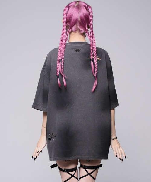 REFLEM（レフレム）の「『REFLEM/レフレム』顔料加工ダメージTシャツ/ハーフスリーブカットソー（Tシャツ/カットソー・レディース・ブラック×ホワイト/ブラック×レッド/グレー・FREE）」の14枚目の写真