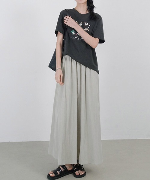 LOWO(ロワ)の「ウエストゴムロングフレアスカート(無地/落ち感)(スカート・レディース・ブルー/イエロー/ブラック/ライトグレー/ホワイト/ピンク・FREE)」の19枚目の写真