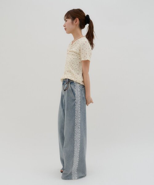 DISCOAT(ディスコート)の「【umm.】胸ギャザー花柄ワッフル半袖トップス(Tシャツ/カットソー・レディース・アイボリー/グレー・FREE)」の17枚目の写真