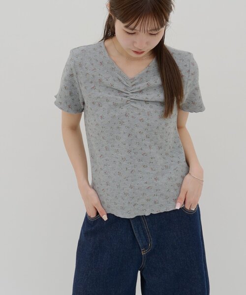 DISCOAT(ディスコート)の「【umm.】胸ギャザー花柄ワッフル半袖トップス(Tシャツ/カットソー・レディース・アイボリー/グレー・FREE)」の20枚目の写真