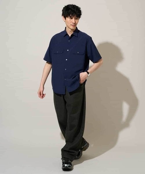 a.v.v（アーヴェヴェ）の「〈接触冷感 / 吸水速乾〉リライトＷポケットシャツ【UVカット / ストレッチ / イージーケア / 洗濯機で洗える】（シャツ/ブラウス・メンズ・ブルー/チャコールグレー・46/48/50）」の17枚目の写真
