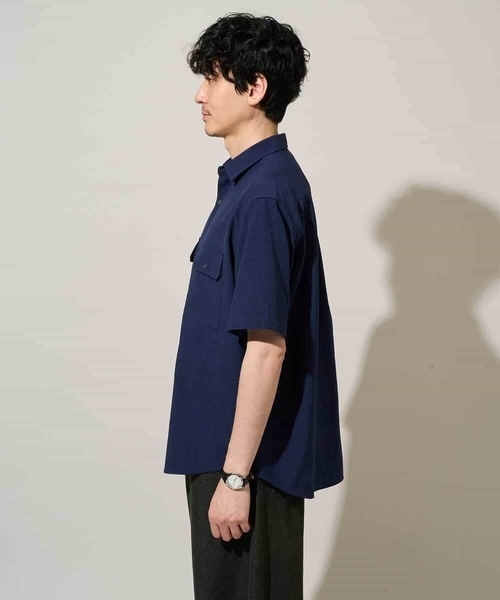 a.v.v（アーヴェヴェ）の「〈接触冷感 / 吸水速乾〉リライトＷポケットシャツ【UVカット / ストレッチ / イージーケア / 洗濯機で洗える】（シャツ/ブラウス・メンズ・ブルー/チャコールグレー・46/48/50）」の9枚目の写真