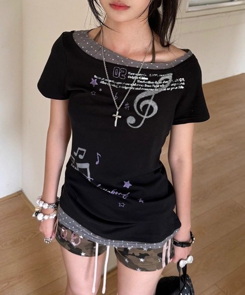 lilful(リルフル)の「【26年春夏新作】音符グラフィックフェイクレイヤードコンパクト半袖Tシャツ(Tシャツ/カットソー・レディース・ブラック・M/S)」の1枚目の写真