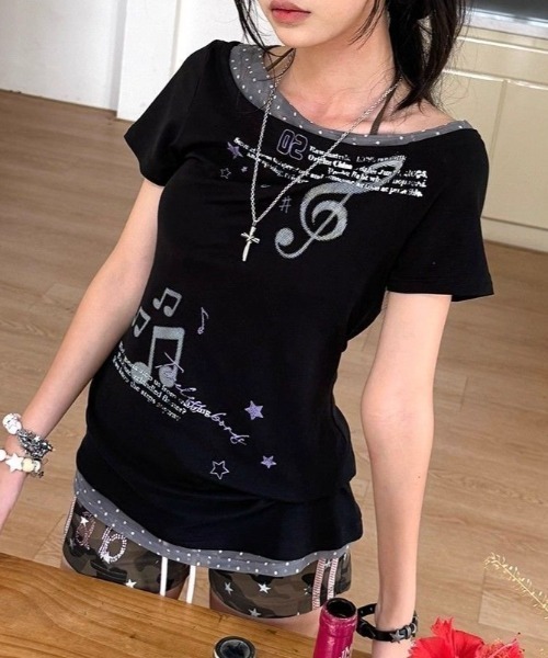 lilful(リルフル)の「【26年春夏新作】音符グラフィックフェイクレイヤードコンパクト半袖Tシャツ(Tシャツ/カットソー・レディース・ブラック・M/S)」の3枚目の写真