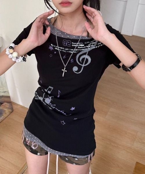 lilful(リルフル)の「【26年春夏新作】音符グラフィックフェイクレイヤードコンパクト半袖Tシャツ(Tシャツ/カットソー・レディース・ブラック・M/S)」の4枚目の写真