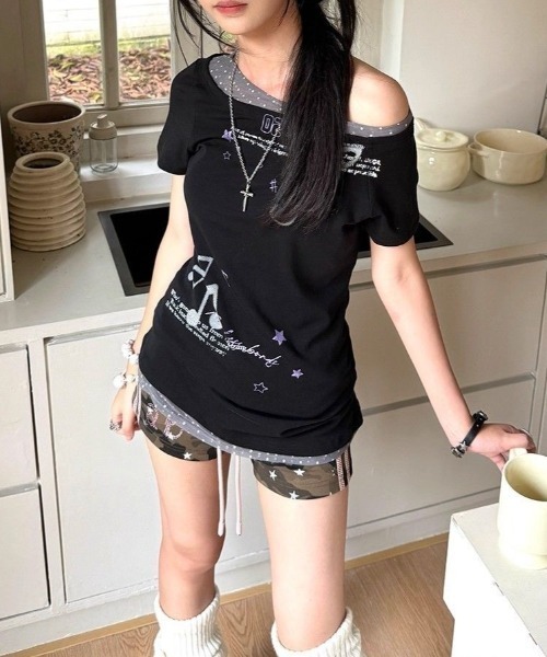 lilful(リルフル)の「【26年春夏新作】音符グラフィックフェイクレイヤードコンパクト半袖Tシャツ(Tシャツ/カットソー・レディース・ブラック・M/S)」の5枚目の写真