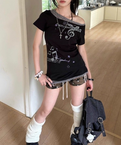 lilful(リルフル)の「【26年春夏新作】音符グラフィックフェイクレイヤードコンパクト半袖Tシャツ(Tシャツ/カットソー・レディース・ブラック・M/S)」の7枚目の写真