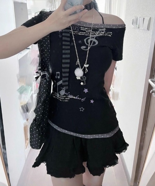 lilful(リルフル)の「【26年春夏新作】音符グラフィックフェイクレイヤードコンパクト半袖Tシャツ(Tシャツ/カットソー・レディース・ブラック・M/S)」の9枚目の写真