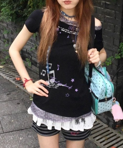 lilful(リルフル)の「【26年春夏新作】音符グラフィックフェイクレイヤードコンパクト半袖Tシャツ(Tシャツ/カットソー・レディース・ブラック・M/S)」の11枚目の写真