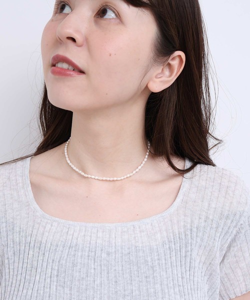 fig Ｌondon（フィグロンドン）の「_petit pearl necklace（ネックレス・レディース・ホワイト・FREE）」の4枚目の写真