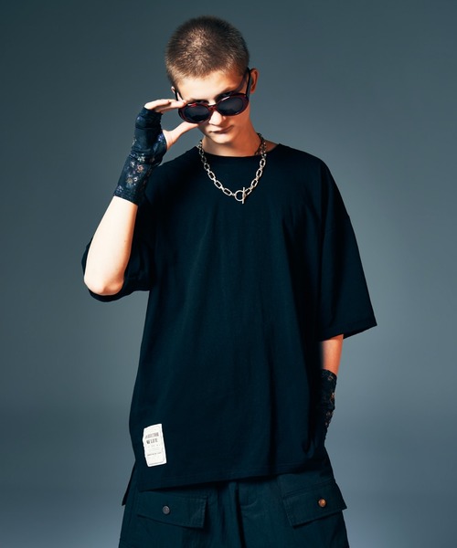 glamb(グラム)の「Oversized Ticket Tag T-shirt / オーバーサイズチケットタグTシャツ(Tシャツ/カットソー・メンズ・ブラック/ホワイト/グリーン・S/M/L)」の1枚目の写真
