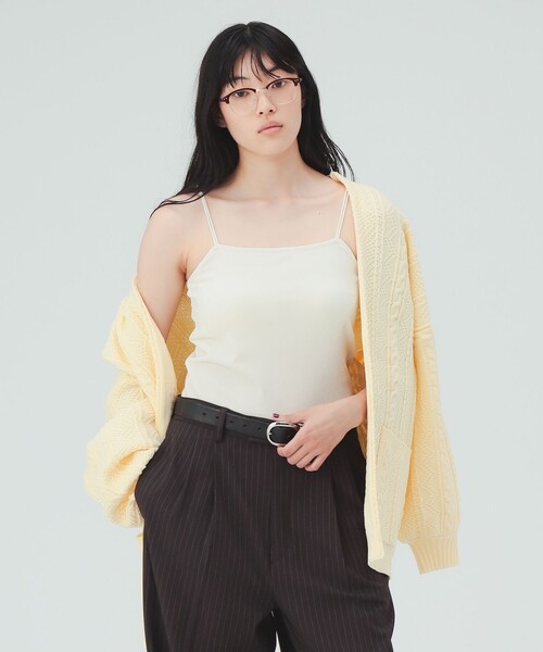 BEAMS HEART(ビームスハート)の「カップ付き ベロア キャミソール(キャミソール・レディース・ブラウン/ブラウン系その他2/オフホワイト・FREE)」の2枚目の写真
