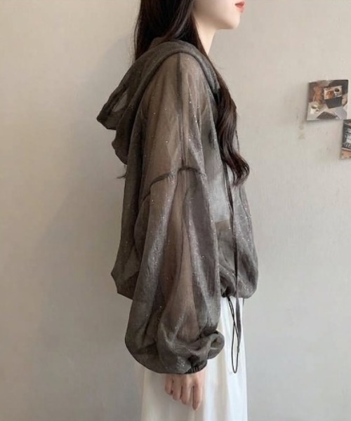 witch（ウイッチ）の「シアーパーカーuvカットゆったりキラキラとした透け感素材（パーカー・レディース・ブラック/ブラウン/ロイヤルブルー/レッド/パープル・FREE）」の21枚目の写真