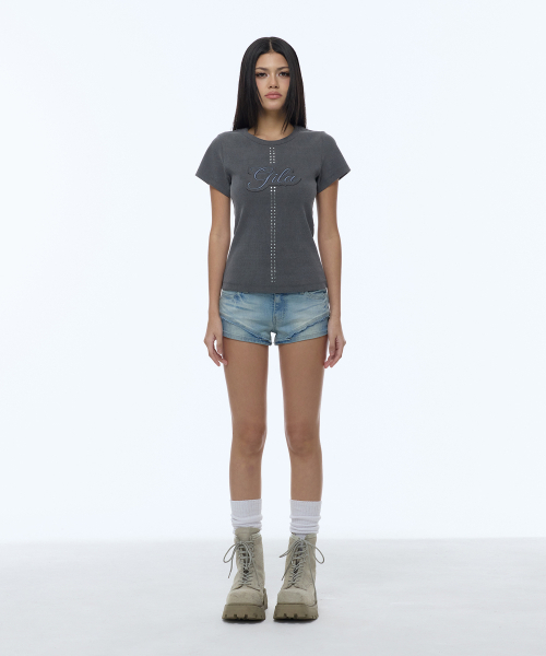 GILAARCHIVE（ギラアーカイブ）の「RAW EDGE SCRIPT LOGO DENIM SHORTS_LIGHT BLUE（デニムパンツ・レディース・その他・SMALL/MEDIUM）」の2枚目の写真