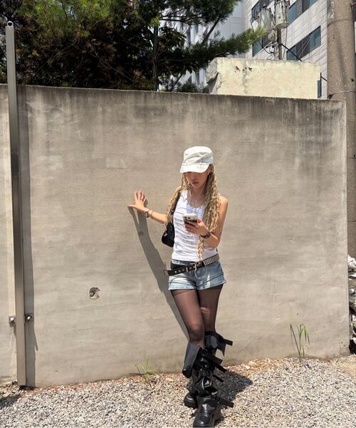 GILAARCHIVE（ギラアーカイブ）の「RAW EDGE SCRIPT LOGO DENIM SHORTS_LIGHT BLUE（デニムパンツ・レディース・その他・SMALL/MEDIUM）」の8枚目の写真