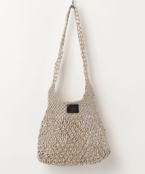 MAISON mou（メゾンムー）の「【Swaraj/スワラージ】手編みのメタリックマクラメ・ショルダーバッグ(A)（ショルダーバッグ・レディース・ピンクゴールド/ゴールド系その他/ブラック系・FREE）」の2枚目の写真
