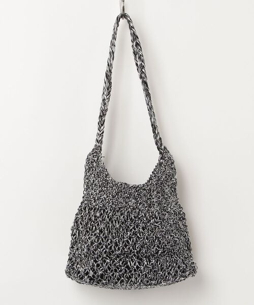 MAISON mou（メゾンムー）の「【Swaraj/スワラージ】手編みのメタリックマクラメ・ショルダーバッグ(A)（ショルダーバッグ・レディース・ピンクゴールド/ゴールド系その他/ブラック系・FREE）」の4枚目の写真