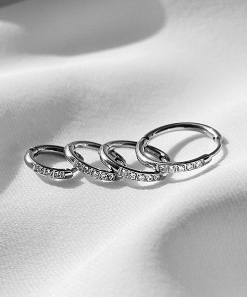 VINEDEW(ヴァインデュー)の「405サージカルステンレスキュービックリングピアス(4タイプ)(ピアス(両耳用)・レディース・その他・#12/#14/8/10)」の1枚目の写真