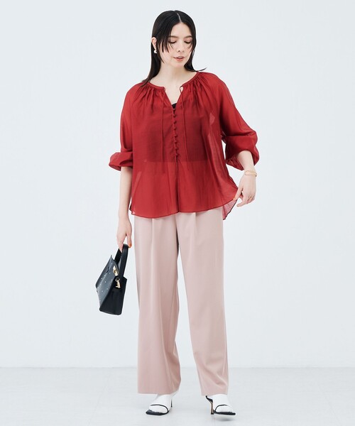 NOLLEY’S(ノーリーズ)の「ウォッシャブルシアーギャザーネックブラウス(シャツ/ブラウス・レディース・レッド/ダークブラウン・38)」の12枚目の写真