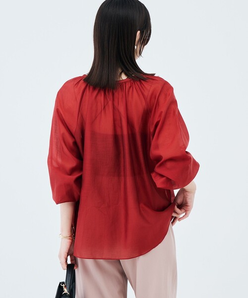 NOLLEY’S(ノーリーズ)の「ウォッシャブルシアーギャザーネックブラウス(シャツ/ブラウス・レディース・レッド/ダークブラウン・38)」の20枚目の写真