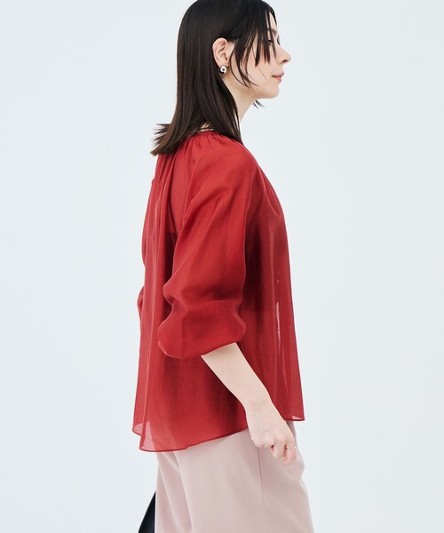 NOLLEY’S(ノーリーズ)の「ウォッシャブルシアーギャザーネックブラウス(シャツ/ブラウス・レディース・レッド/ダークブラウン・38)」の21枚目の写真