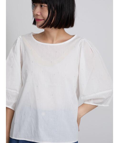 Samansa Mos2(サマンサ モスモス)の「◇【イージーケア】ドットラメ刺繍ブラウス(シャツ/ブラウス・レディース・オフホワイト/サックスブルー/ブラック・F)」の2枚目の写真