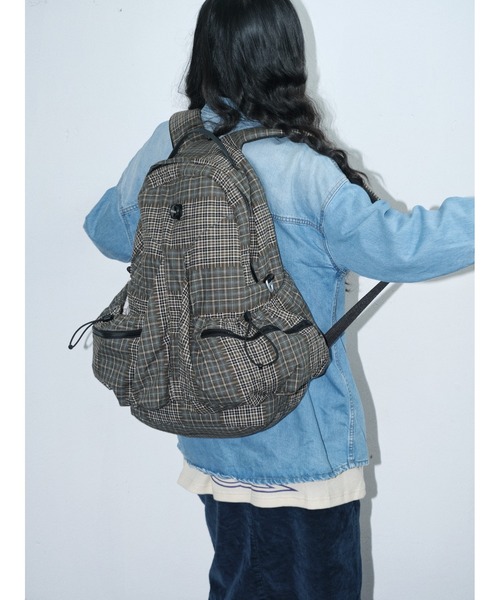 OFFWINTER(オフウィンター)の「【OFFWINTER】雨や汚れに強いコットン ロケットバックパック / リュック 大容量 / PC収納可 16インチ(スペースシリーズ)(バックパック/リュック・メンズ・ダークグリーン/ラベンダー・LARGE)」の8枚目の写真
