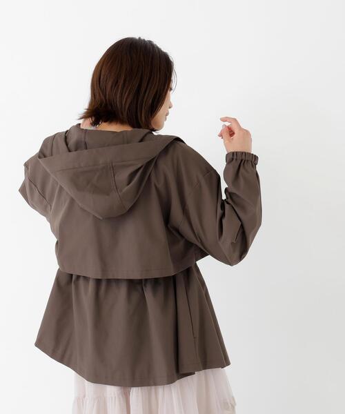 NATURAL BEAUTY BASIC（ナチュラルビューティーベーシック）の「ペプラムマンパ（マウンテンパーカー・レディース・ベージュ/ブラウン/ブラック・SMALL/MEDIUM）」の13枚目の写真