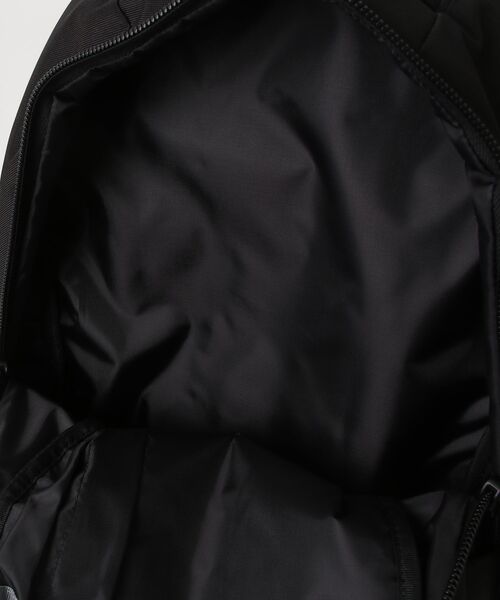incase(インケース)の「INCO500101-BLK Incase Grid Backpack 23L - Black(バックパック/リュック・メンズ・ブラック・ONE SIZE)」の21枚目の写真