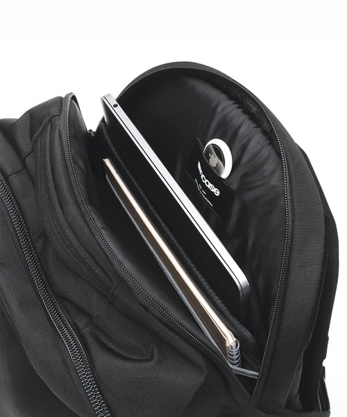 incase(インケース)の「INCO500101-BLK Incase Grid Backpack 23L - Black(バックパック/リュック・メンズ・ブラック・ONE SIZE)」の17枚目の写真