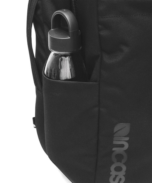 incase(インケース)の「INCO500101-BLK Incase Grid Backpack 23L - Black(バックパック/リュック・メンズ・ブラック・ONE SIZE)」の14枚目の写真
