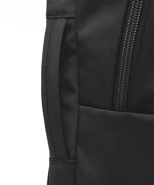 incase(インケース)の「INCO500101-BLK Incase Grid Backpack 23L - Black(バックパック/リュック・メンズ・ブラック・ONE SIZE)」の13枚目の写真