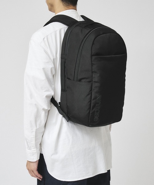 incase(インケース)の「INCO500101-BLK Incase Grid Backpack 23L - Black(バックパック/リュック・メンズ・ブラック・ONE SIZE)」の11枚目の写真