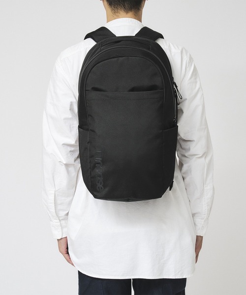 incase(インケース)の「INCO500101-BLK Incase Grid Backpack 23L - Black(バックパック/リュック・メンズ・ブラック・ONE SIZE)」の10枚目の写真