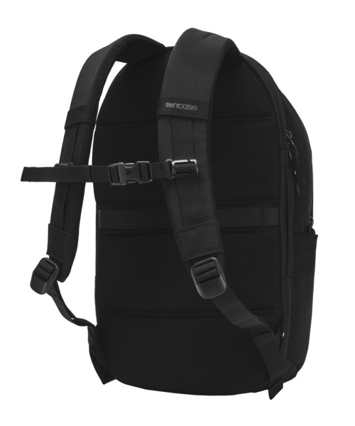 incase(インケース)の「INCO500101-BLK Incase Grid Backpack 23L - Black(バックパック/リュック・メンズ・ブラック・ONE SIZE)」の7枚目の写真