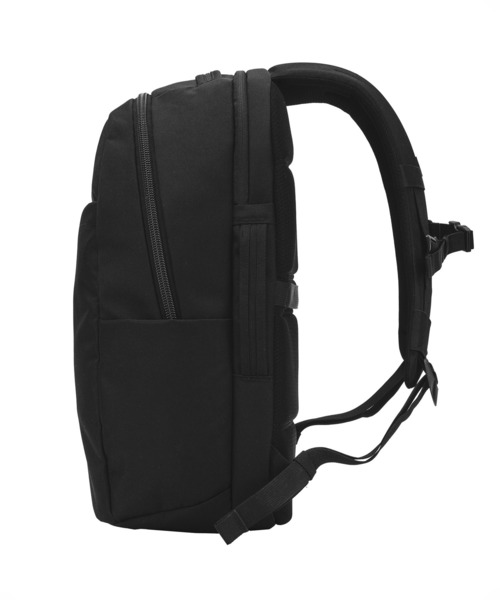 incase(インケース)の「INCO500101-BLK Incase Grid Backpack 23L - Black(バックパック/リュック・メンズ・ブラック・ONE SIZE)」の3枚目の写真
