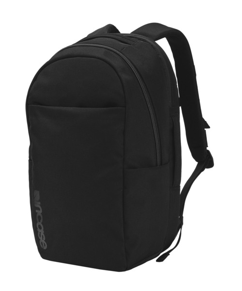 incase(インケース)の「INCO500101-BLK Incase Grid Backpack 23L - Black(バックパック/リュック・メンズ・ブラック・ONE SIZE)」の2枚目の写真