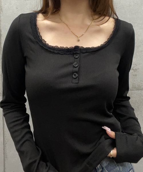 ROGER AND RAW(ロジャーアンドロウ)の「レーストリム ヘンリーネック長袖トップス(Tシャツ/カットソー・レディース・ブラウン/ライトブルー/ホワイト/ブラック・FREE)」の3枚目の写真