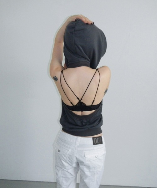THEAIRTOWN（ジエアタウン）の「backless spotlight hz（パーカー・レディース・チャコール・FREE）」の2枚目の写真