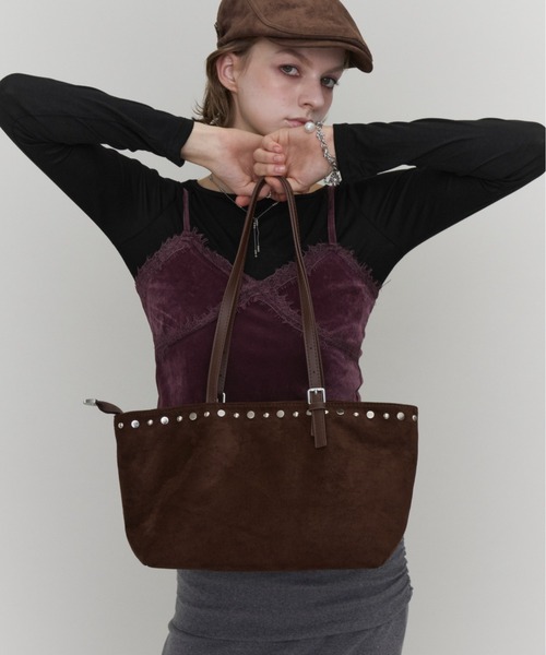 Rohwel(ローウェル)の「Studded Suede Bag / スタッズスエードバッグ(トートバッグ・レディース・ブラック/ブラウン・FREE)」の4枚目の写真