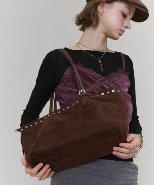Rohwel(ローウェル)の「Studded Suede Bag / スタッズスエードバッグ(トートバッグ・レディース・ブラック/ブラウン・FREE)」の6枚目の写真