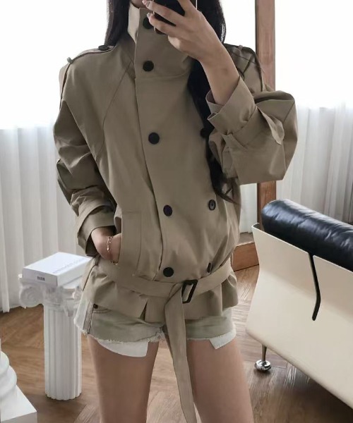 FAVORITO（ファヴォリート）の「ダブルブレストスタンドカラージャケット（その他アウター・レディース・ベージュ/モカ・F）」の2枚目の写真