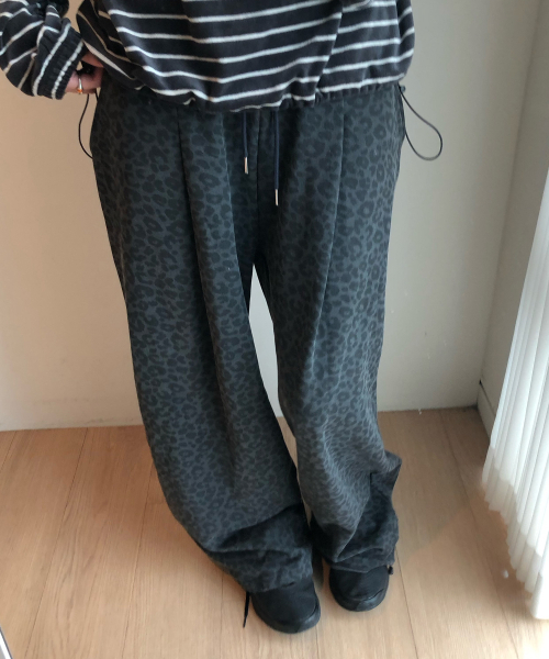 HAVISM（ヘビズム）の「ワイドベルト付きスウェットパンツ（レオパードチャコール）（スウェットパンツ・レディース・その他・FREE）」の2枚目の写真