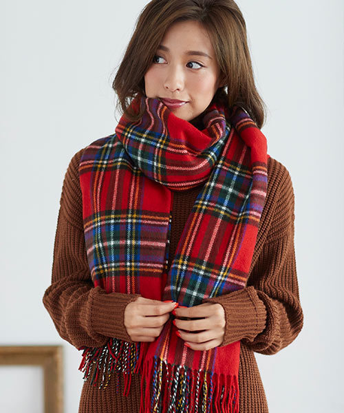 KOBE LETTUCE（コウベレタス）の「チェック柄大判フリンジストール（ストール/ショール・レディース・ホワイト×ブラック/グリーン×オレンジ/ブラウン/グリーン/ホワイト×ネイビー/ネイビー/ボルドー/ホワイト×グリーン/レッド系その他・FREE）」の9枚目の写真