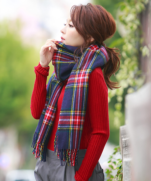 KOBE LETTUCE（コウベレタス）の「チェック柄大判フリンジストール（ストール/ショール・レディース・ホワイト×ブラック/グリーン×オレンジ/ブラウン/グリーン/ホワイト×ネイビー/ネイビー/ボルドー/ホワイト×グリーン/レッド系その他・FREE）」の20枚目の写真